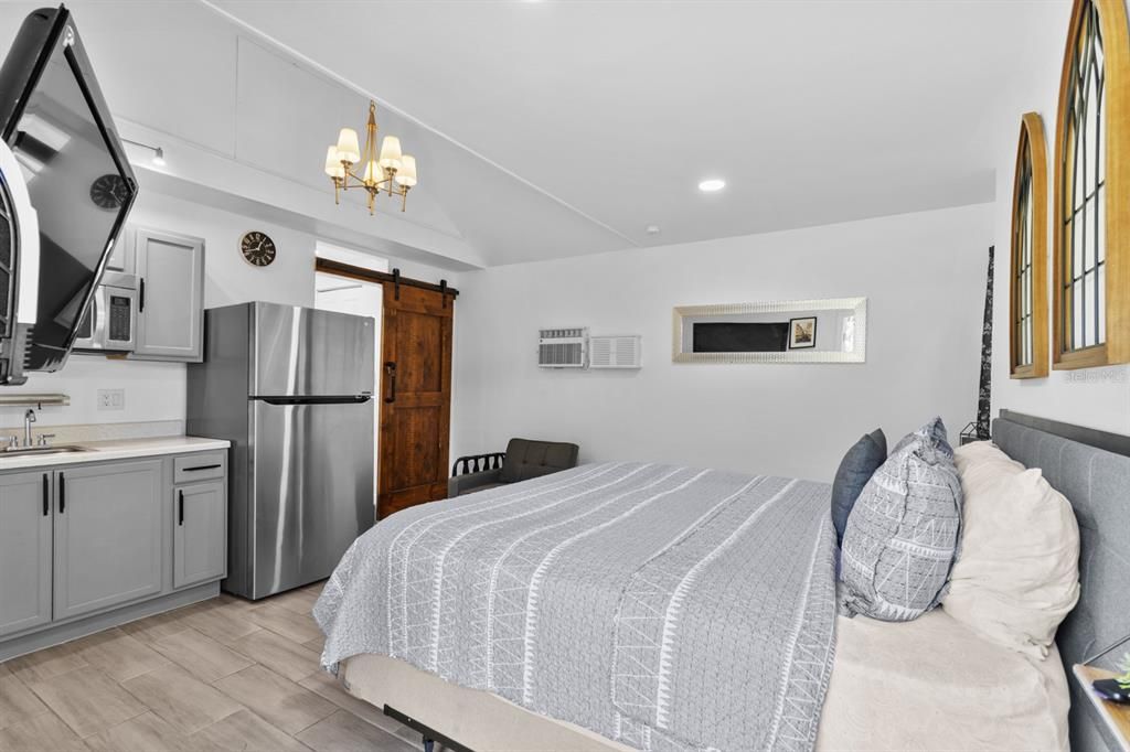 For Sale: $557,000 (5 beds, 3 baths, 2188 Square Feet)