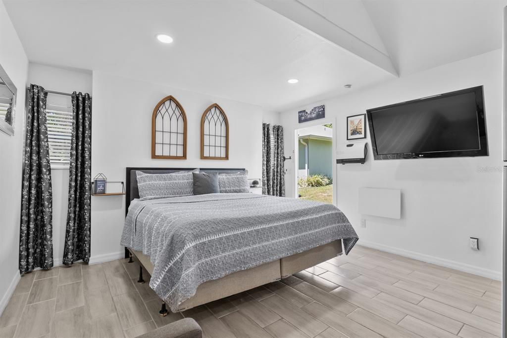 For Sale: $557,000 (5 beds, 3 baths, 2188 Square Feet)