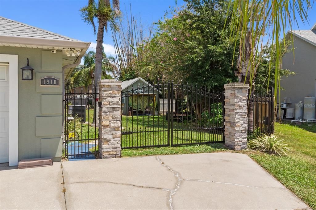 For Sale: $557,000 (5 beds, 3 baths, 2188 Square Feet)
