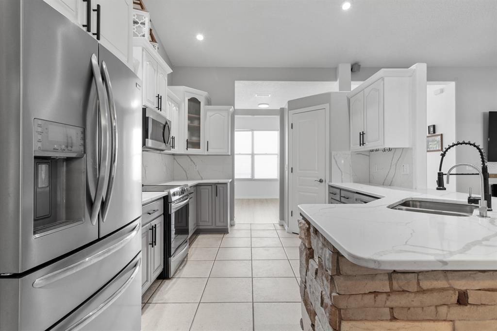 For Sale: $557,000 (5 beds, 3 baths, 2188 Square Feet)