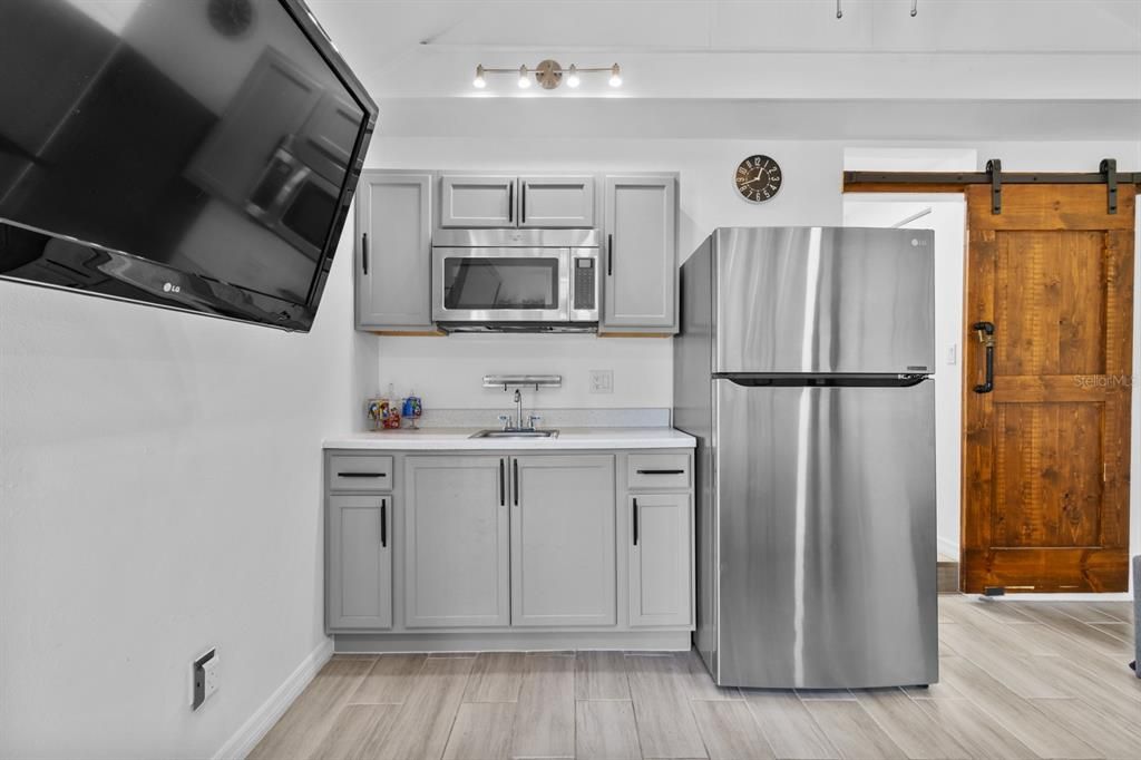 For Sale: $557,000 (5 beds, 3 baths, 2188 Square Feet)