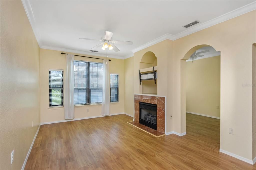 В аренду: $2,400 (2 спален, 2 ванн, 1309 Квадратных фут)