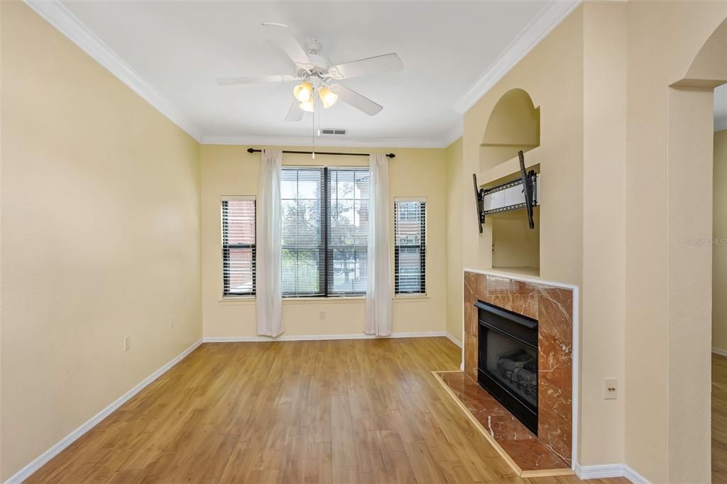 В аренду: $2,400 (2 спален, 2 ванн, 1309 Квадратных фут)