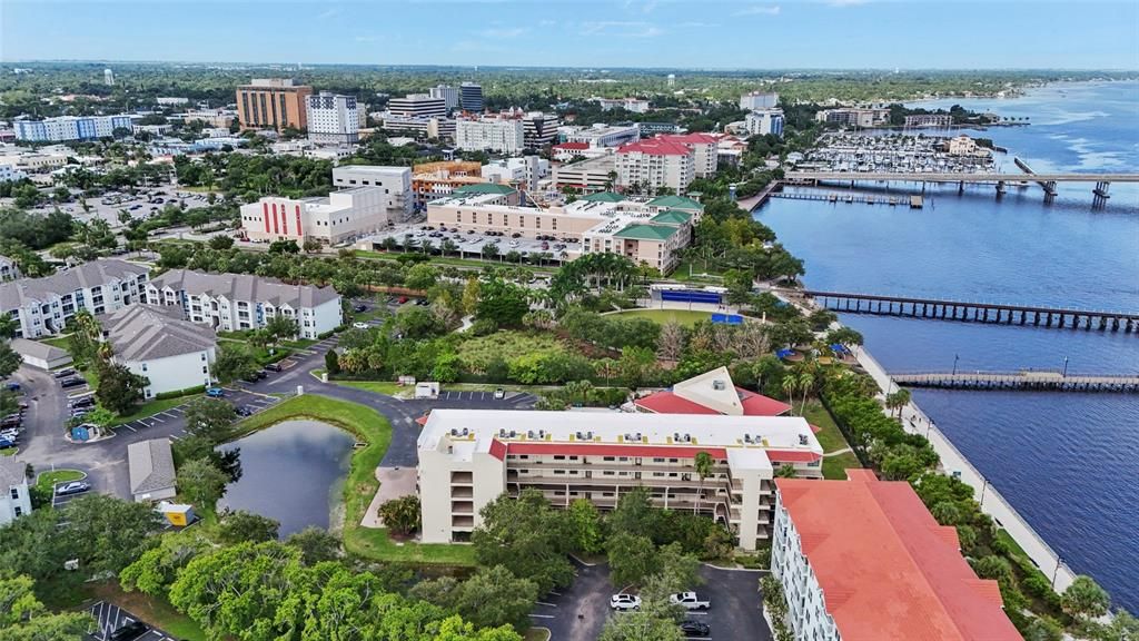 На продажу: $249,900 (2 спален, 2 ванн, 1272 Квадратных фут)