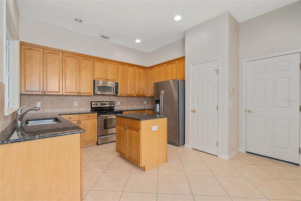 For Sale: $600,000 (3 beds, 2 baths, 2718 Square Feet)