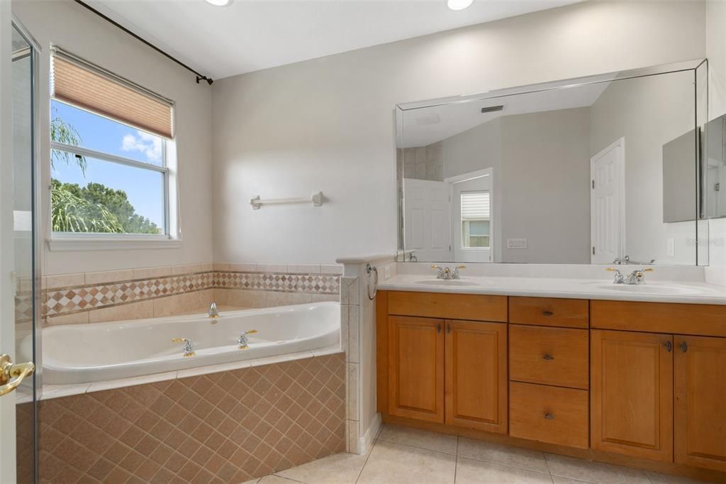 For Sale: $600,000 (3 beds, 2 baths, 2718 Square Feet)