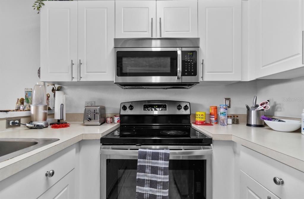 For Sale: $218,000 (2 beds, 1 baths, 960 Square Feet)