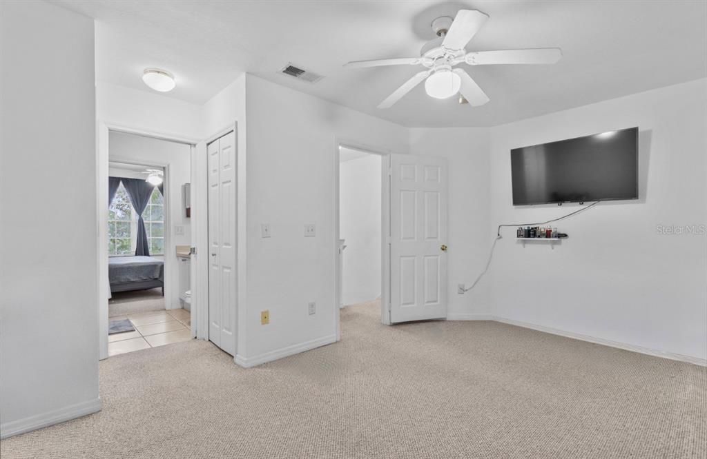 For Sale: $218,000 (2 beds, 1 baths, 960 Square Feet)