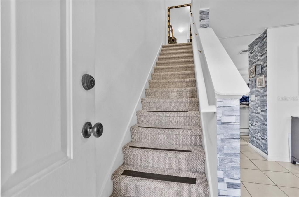 For Sale: $218,000 (2 beds, 1 baths, 960 Square Feet)