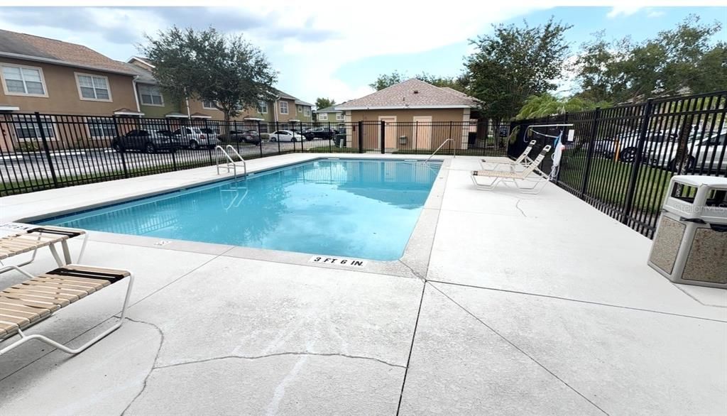 For Sale: $218,000 (2 beds, 1 baths, 960 Square Feet)
