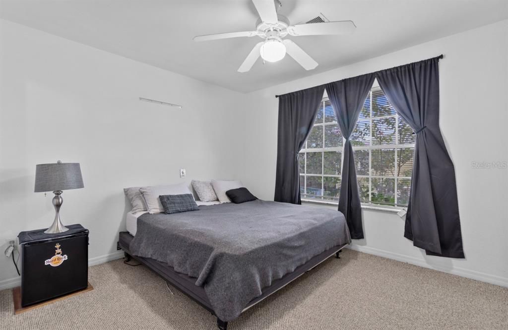 For Sale: $218,000 (2 beds, 1 baths, 960 Square Feet)