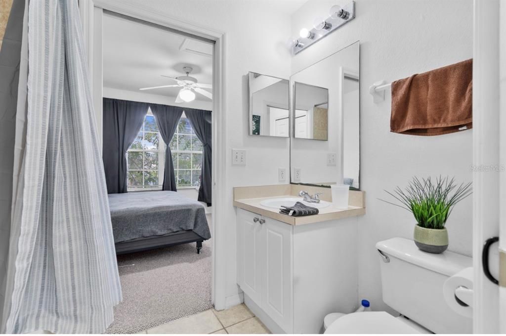 For Sale: $218,000 (2 beds, 1 baths, 960 Square Feet)