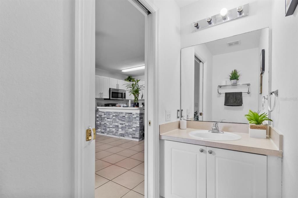 For Sale: $218,000 (2 beds, 1 baths, 960 Square Feet)