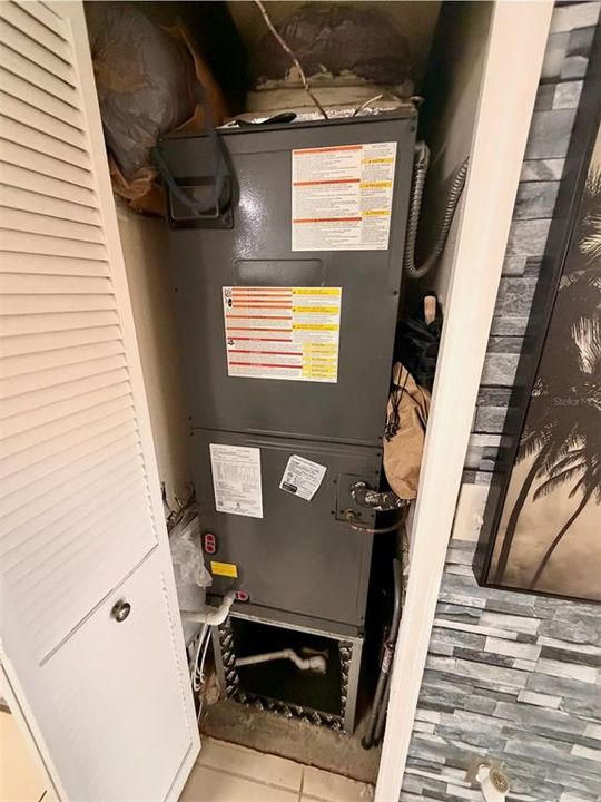 For Sale: $218,000 (2 beds, 1 baths, 960 Square Feet)