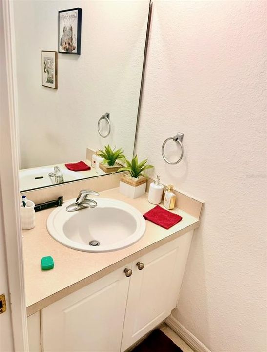 For Sale: $218,000 (2 beds, 1 baths, 960 Square Feet)