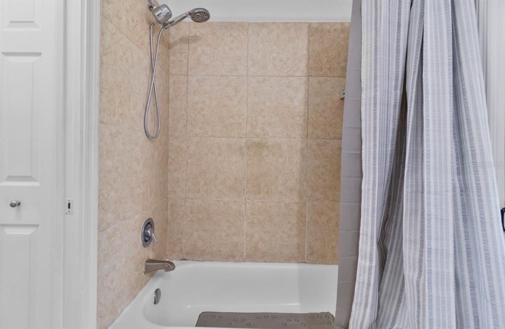For Sale: $218,000 (2 beds, 1 baths, 960 Square Feet)