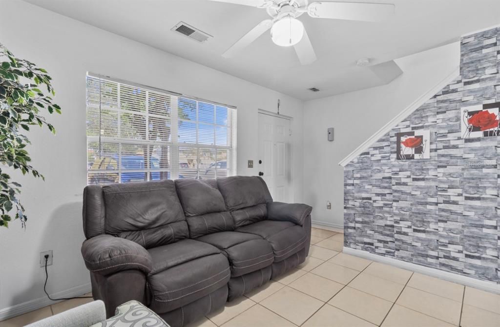 For Sale: $218,000 (2 beds, 1 baths, 960 Square Feet)