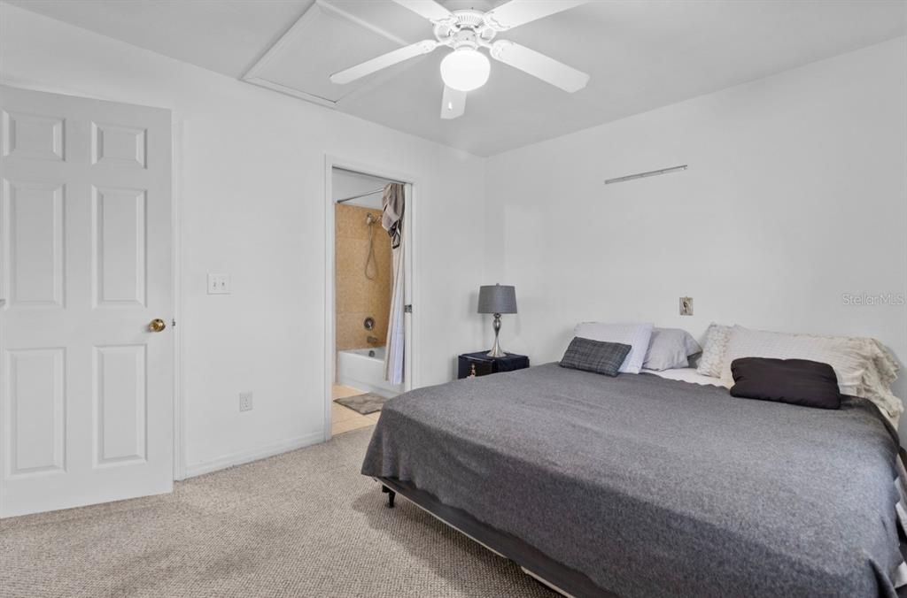 For Sale: $218,000 (2 beds, 1 baths, 960 Square Feet)