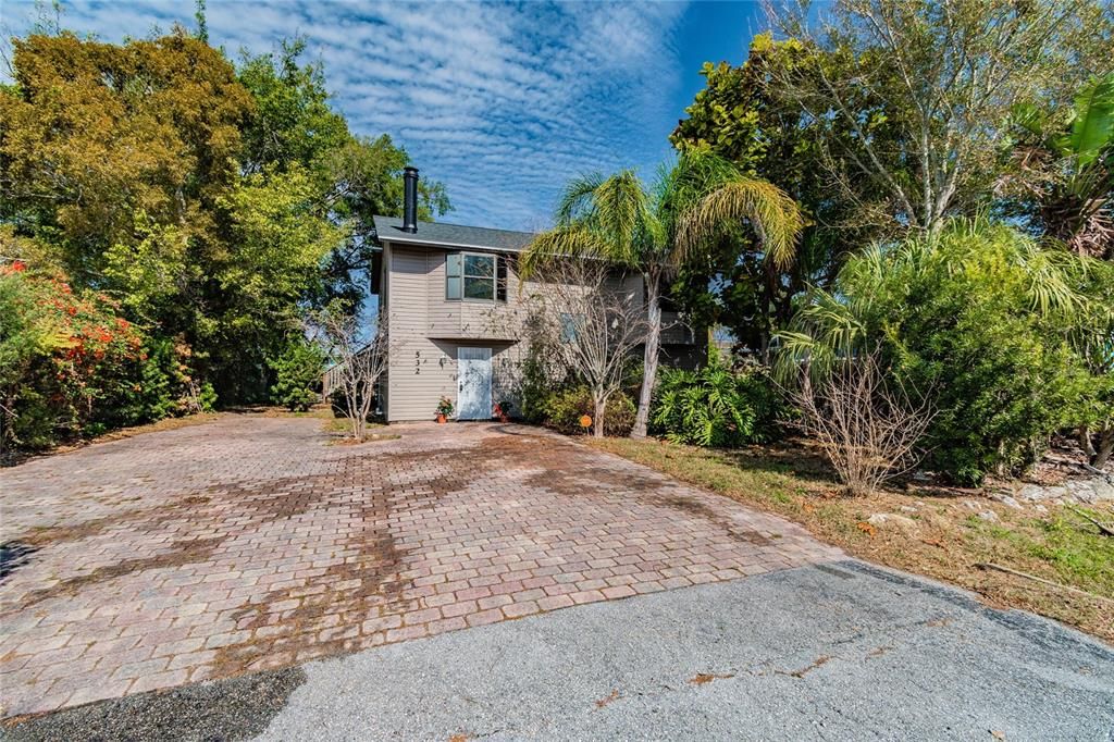 For Sale: $375,000 (3 beds, 3 baths, 1940 Square Feet)