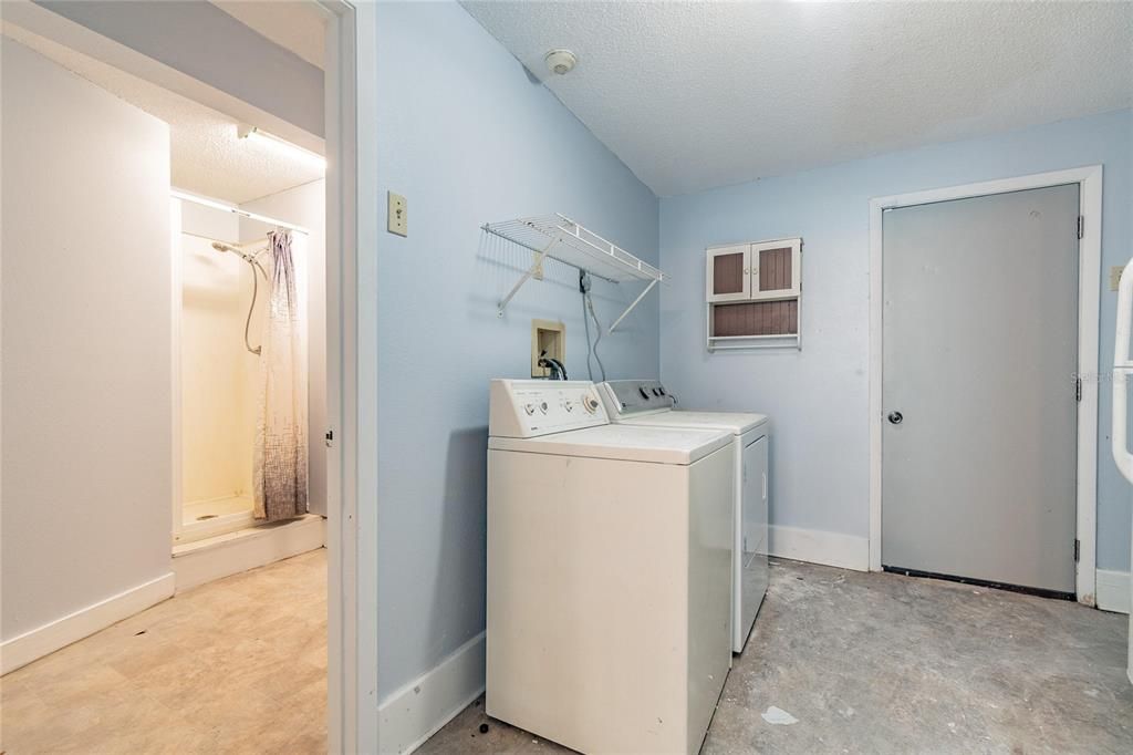 For Sale: $375,000 (3 beds, 3 baths, 1940 Square Feet)