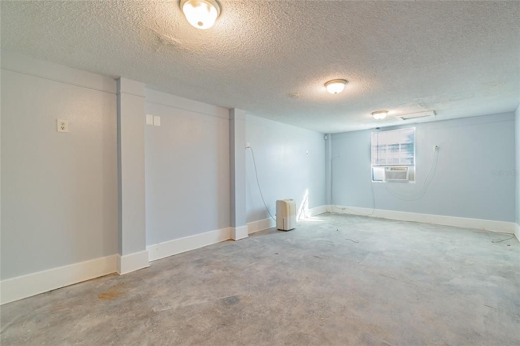 For Sale: $375,000 (3 beds, 3 baths, 1940 Square Feet)