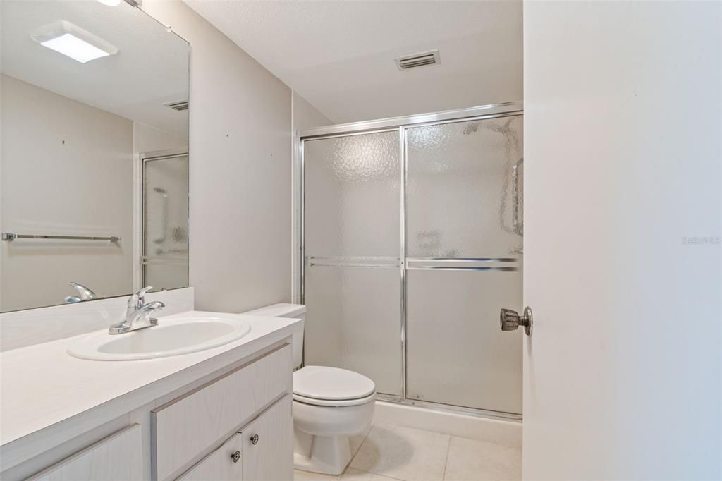 For Sale: $200,000 (2 beds, 2 baths, 918 Square Feet)