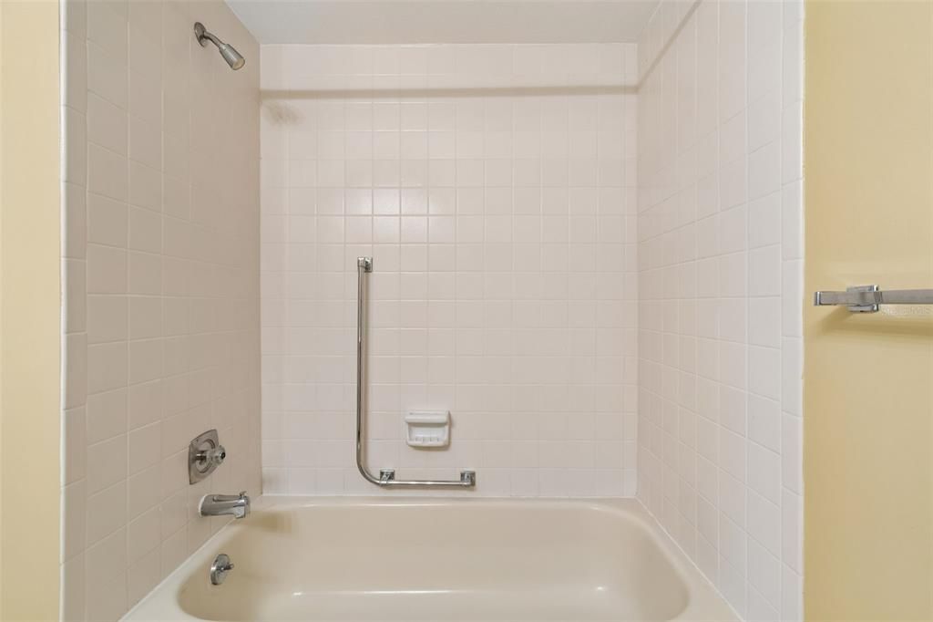 For Sale: $200,000 (2 beds, 2 baths, 918 Square Feet)