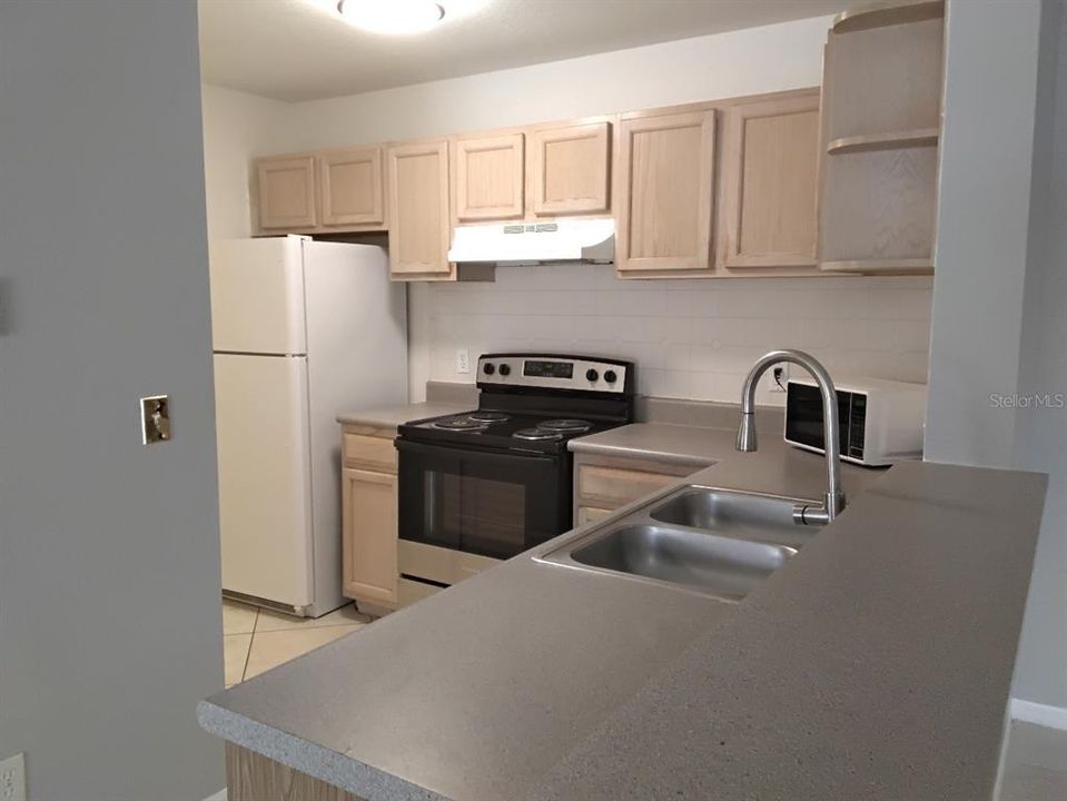 For Sale: $225,000 (2 beds, 2 baths, 1003 Square Feet)