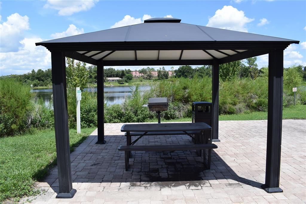 For Sale: $225,000 (2 beds, 2 baths, 1003 Square Feet)