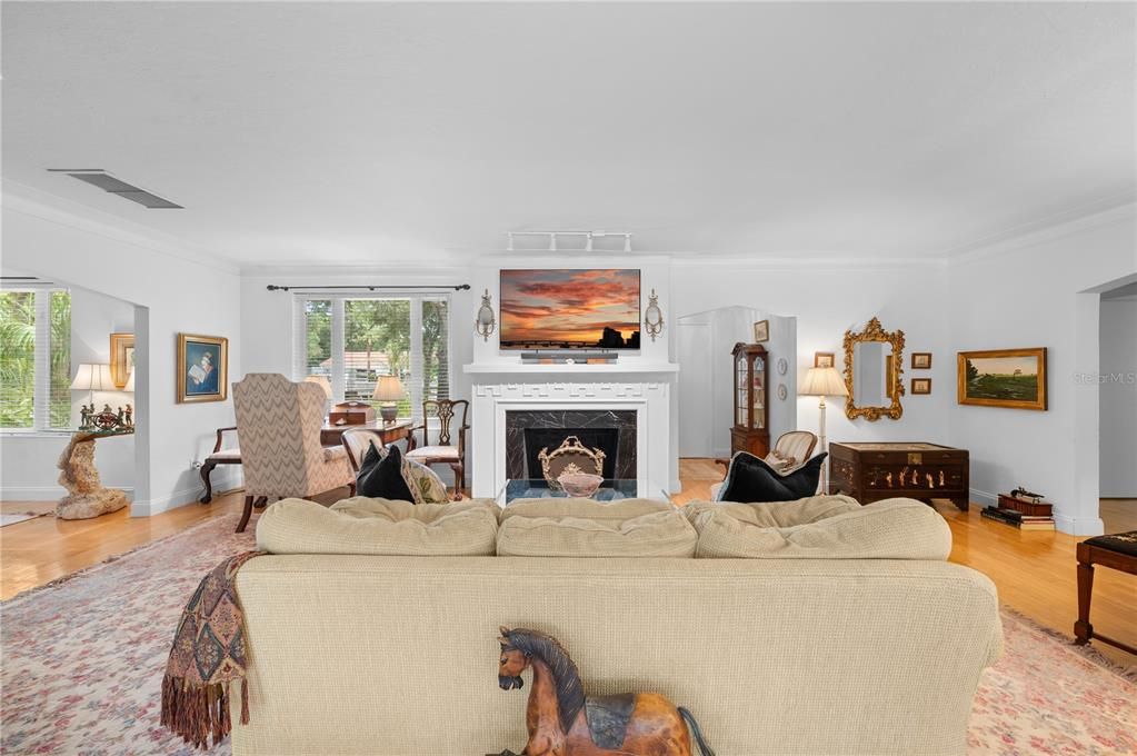 En Venta: $2,690,000 (3 camas, 2 baños, 2193 Pies cuadrados)