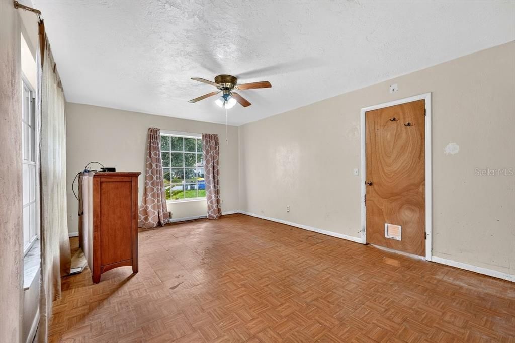 For Sale: $189,000 (2 beds, 2 baths, 1161 Square Feet)