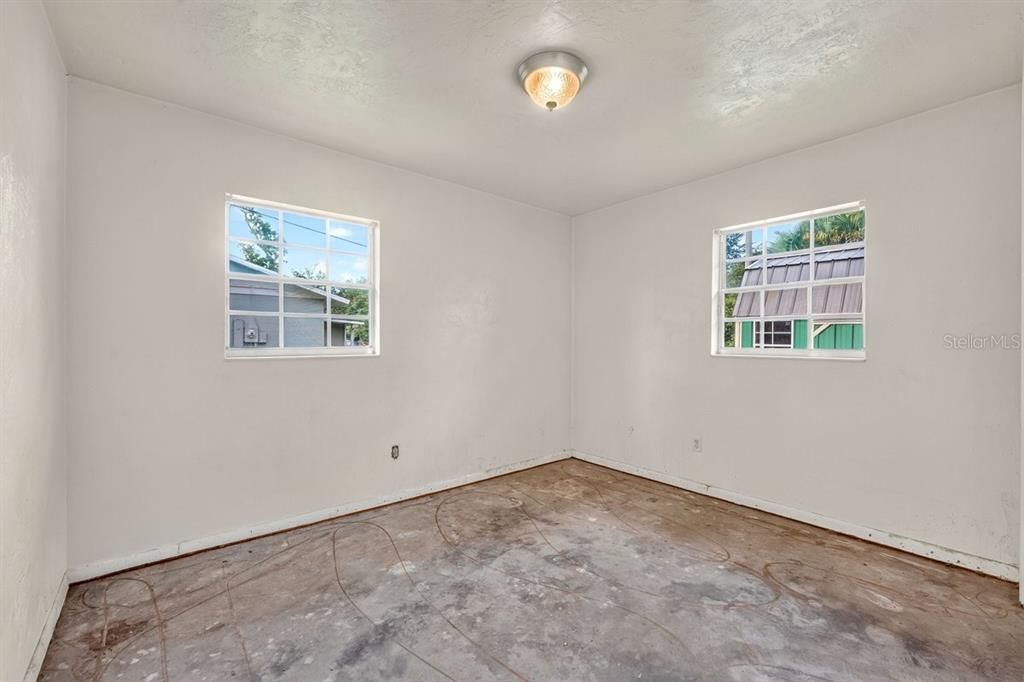 For Sale: $189,000 (2 beds, 2 baths, 1161 Square Feet)