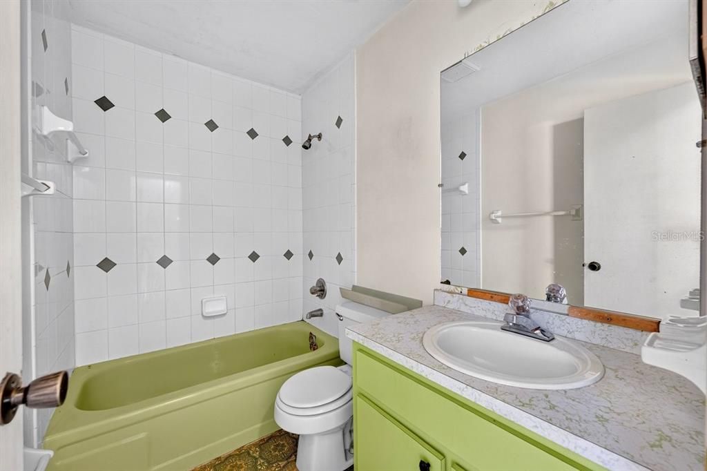 For Sale: $189,000 (2 beds, 2 baths, 1161 Square Feet)