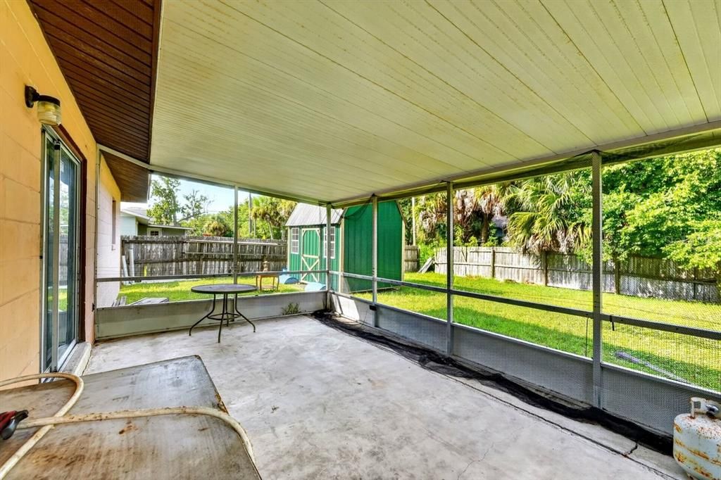 For Sale: $189,000 (2 beds, 2 baths, 1161 Square Feet)