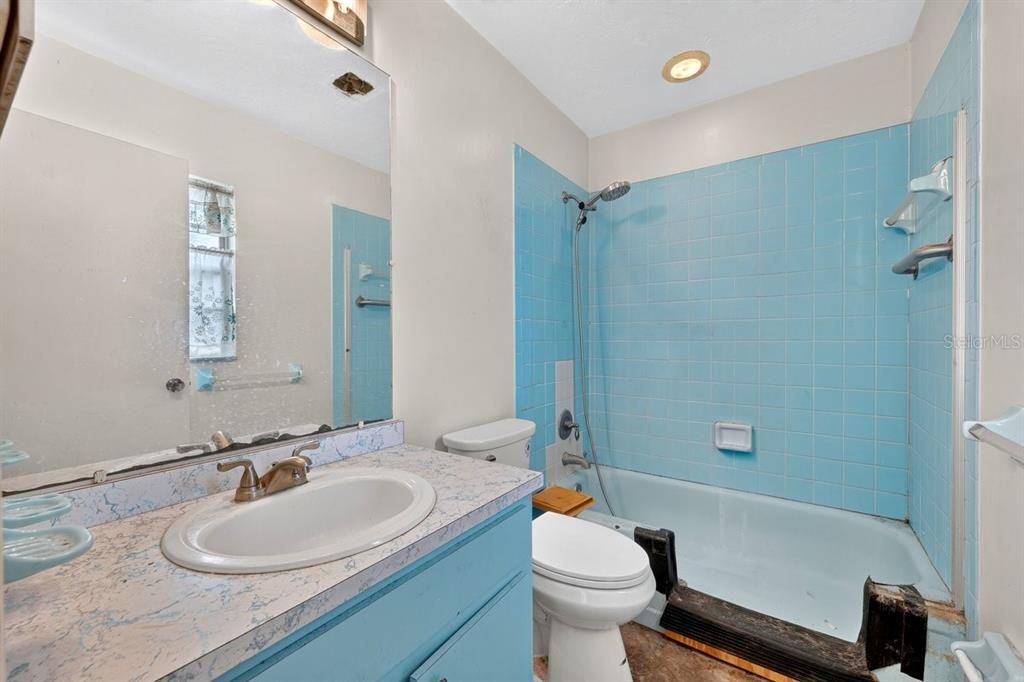 For Sale: $189,000 (2 beds, 2 baths, 1161 Square Feet)