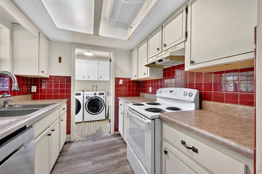 For Sale: $189,000 (2 beds, 2 baths, 1161 Square Feet)