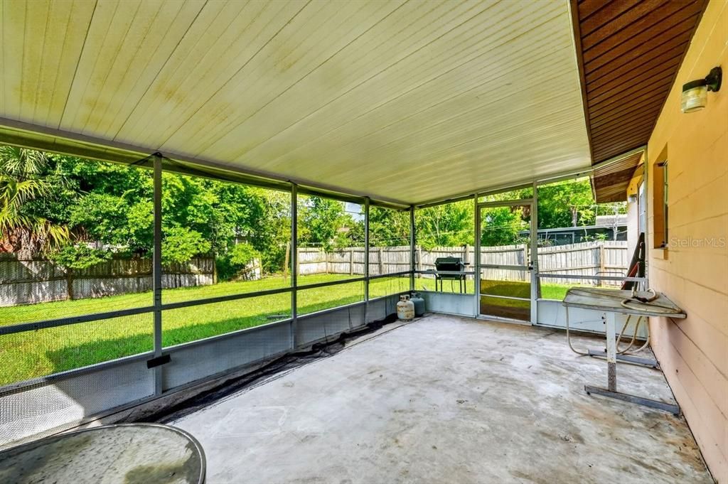 For Sale: $189,000 (2 beds, 2 baths, 1161 Square Feet)