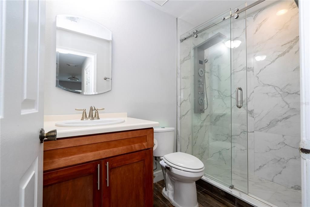 En Venta: $235,000 (2 camas, 2 baños, 1365 Pies cuadrados)