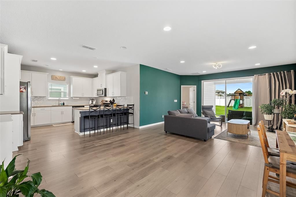 For Sale: $439,000 (4 beds, 2 baths, 2098 Square Feet)