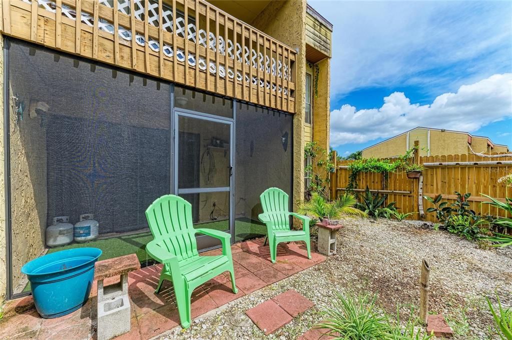 For Sale: $140,000 (1 beds, 1 baths, 741 Square Feet)
