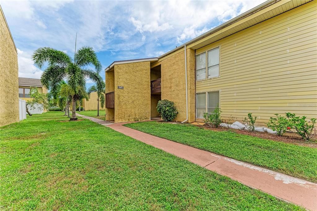 For Sale: $140,000 (1 beds, 1 baths, 741 Square Feet)
