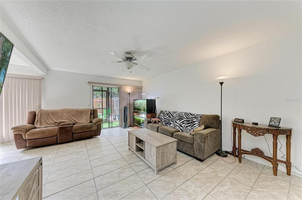 For Sale: $140,000 (1 beds, 1 baths, 741 Square Feet)