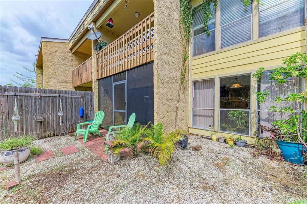 For Sale: $140,000 (1 beds, 1 baths, 741 Square Feet)