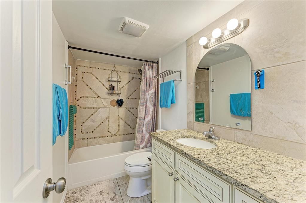 For Sale: $140,000 (1 beds, 1 baths, 741 Square Feet)