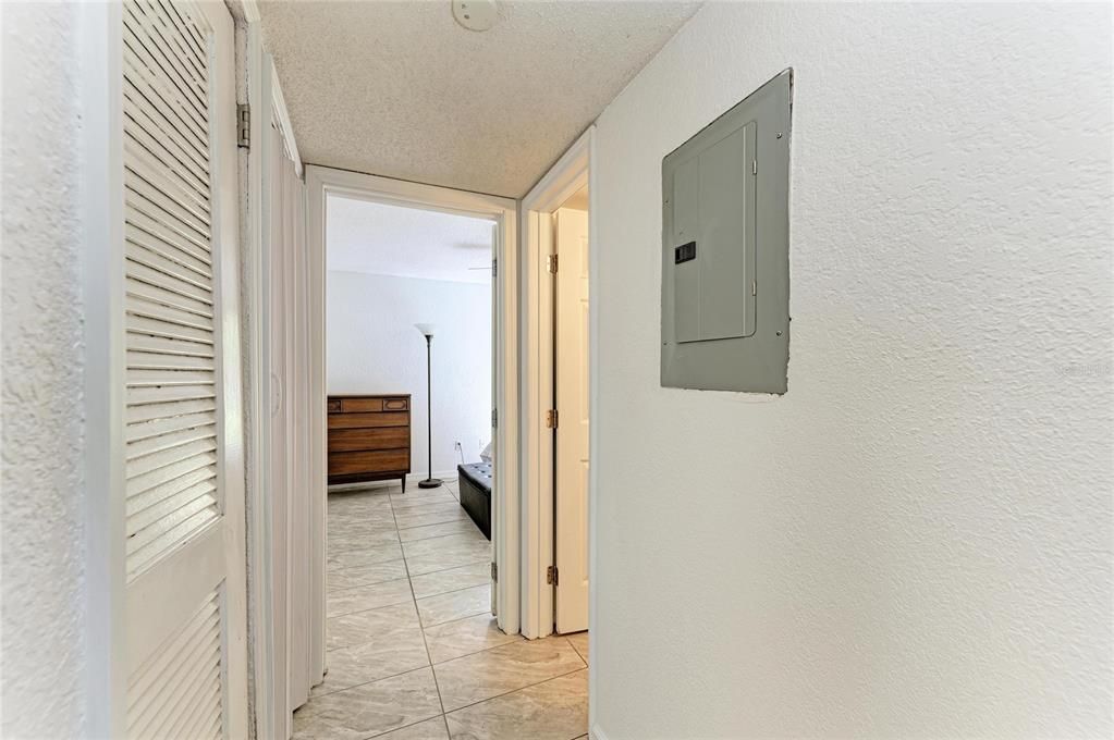 For Sale: $140,000 (1 beds, 1 baths, 741 Square Feet)