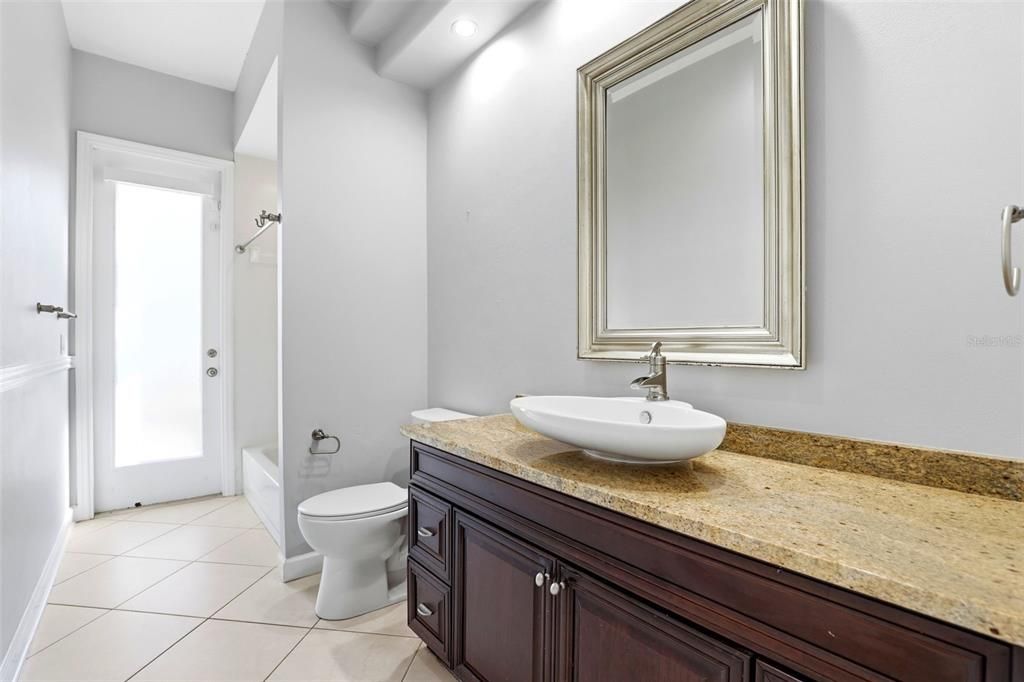 En Venta: $715,000 (4 camas, 3 baños, 2596 Pies cuadrados)