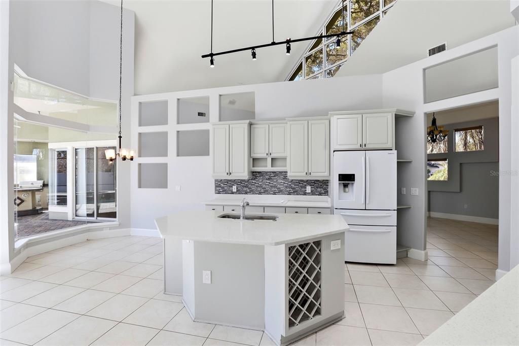 En Venta: $715,000 (4 camas, 3 baños, 2596 Pies cuadrados)