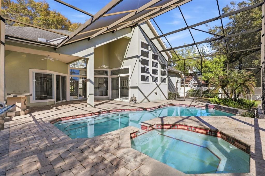 En Venta: $715,000 (4 camas, 3 baños, 2596 Pies cuadrados)