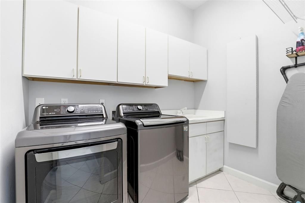 En Venta: $715,000 (4 camas, 3 baños, 2596 Pies cuadrados)