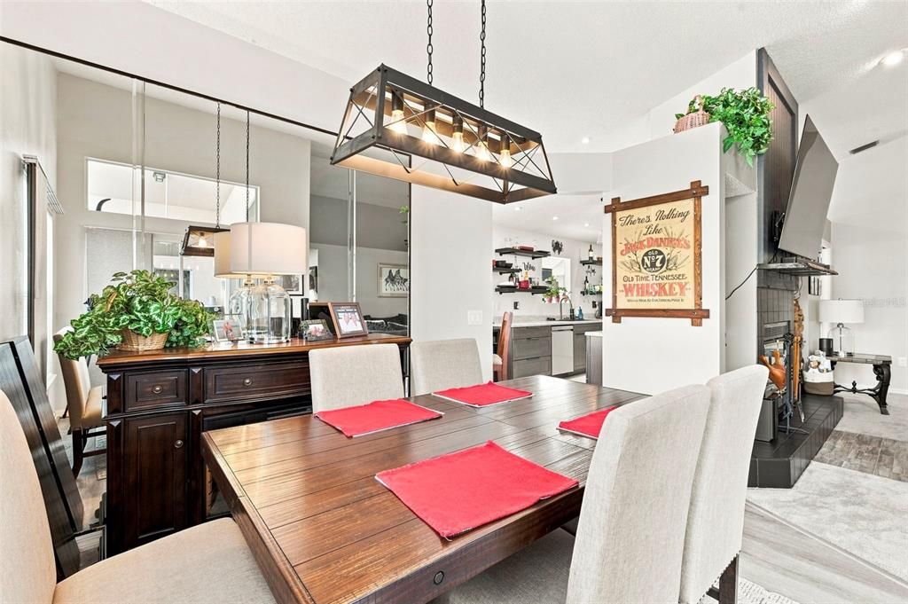 На продажу: $409,000 (3 спален, 2 ванн, 1645 Квадратных фут)